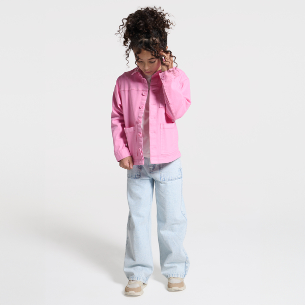 جينز واسع باللون الأزرق الباهت للفتيات